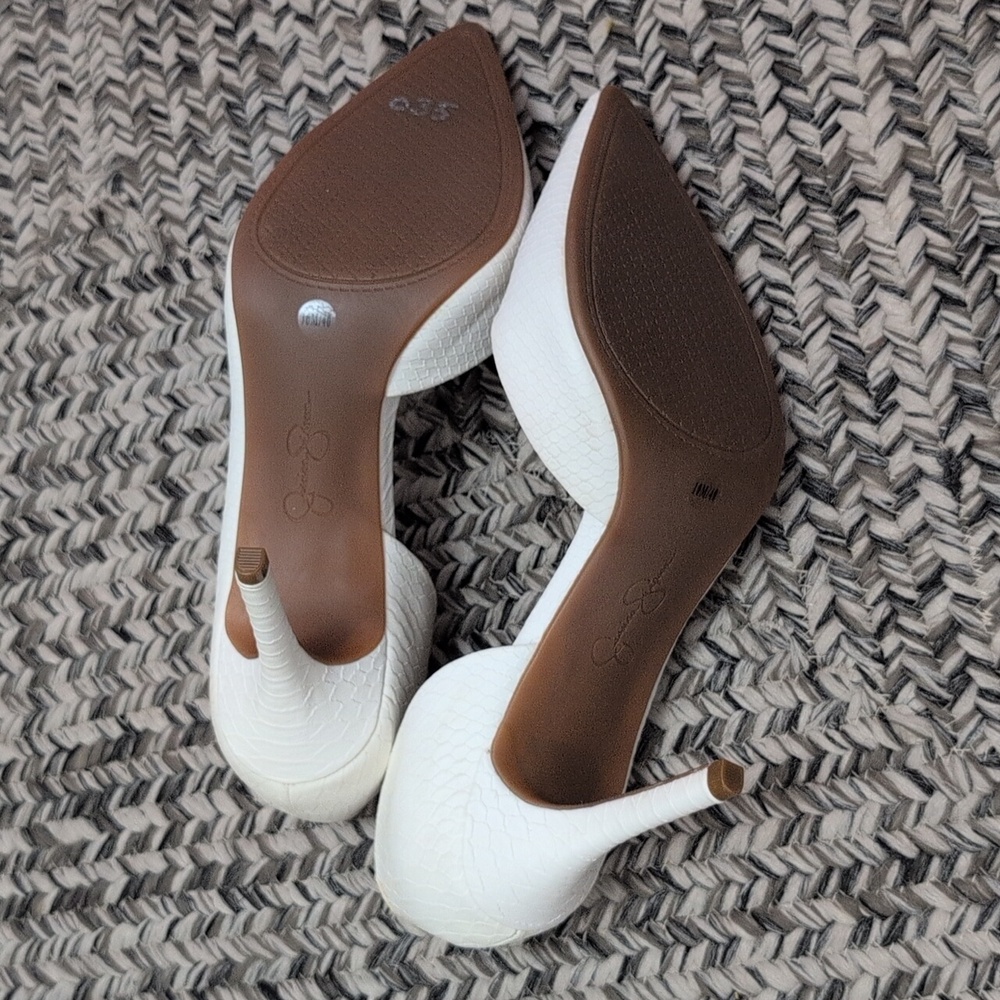Jessica Simpson Claudette White Snake Print Pumps. - Picture 4 of 7